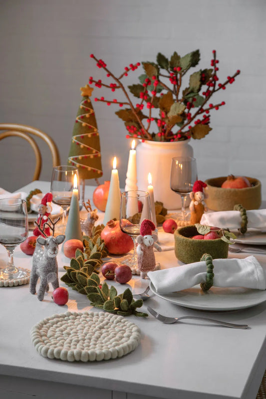 En Gry & Sif White Mouse with Rose Dress