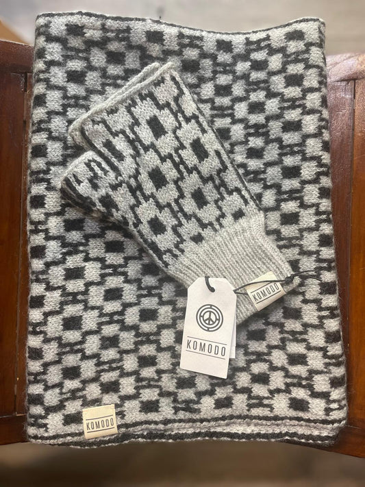 Abstract Gloves Grey
