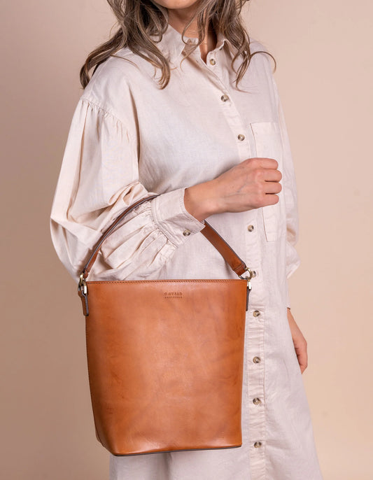 O My Bag - Bobbi Bucket Bag Midi - Cognac Classic Leather