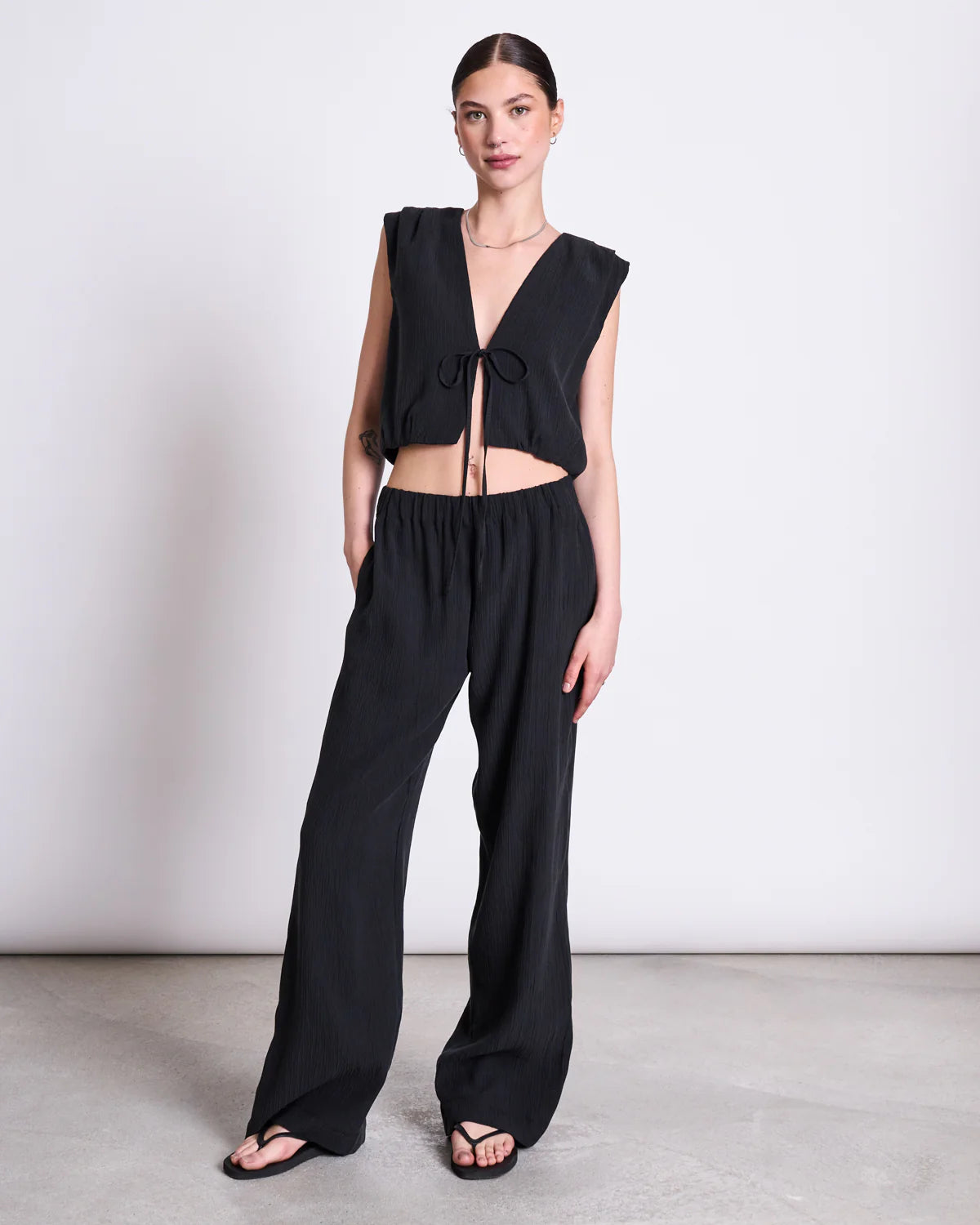 Stroget Crinkle Tie Top - Black