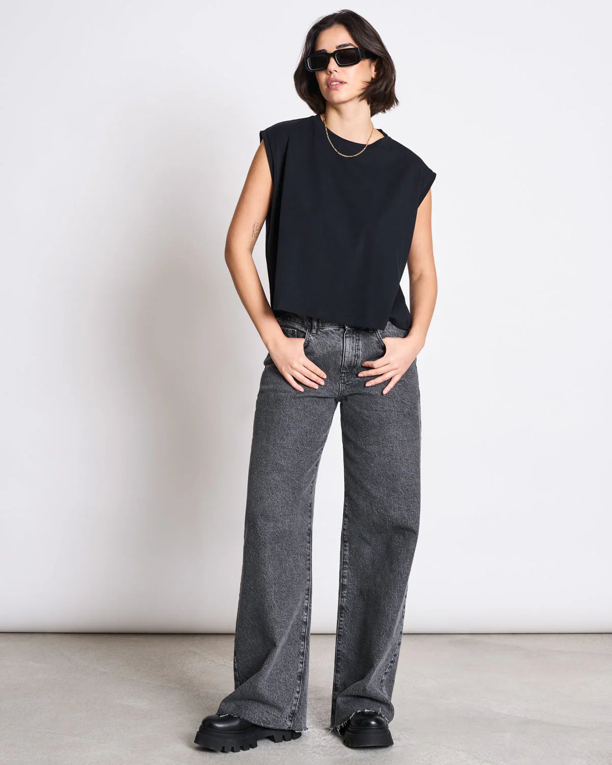 Jan N June - OVAR T-shirt - Black