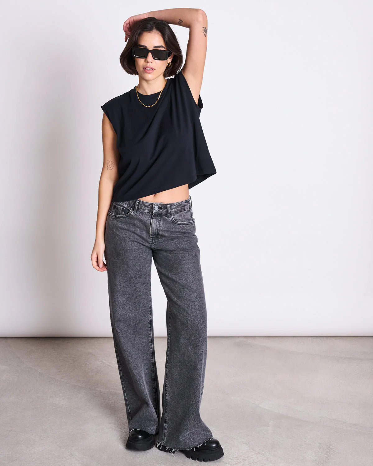 Jan N June - OVAR T-shirt - Black