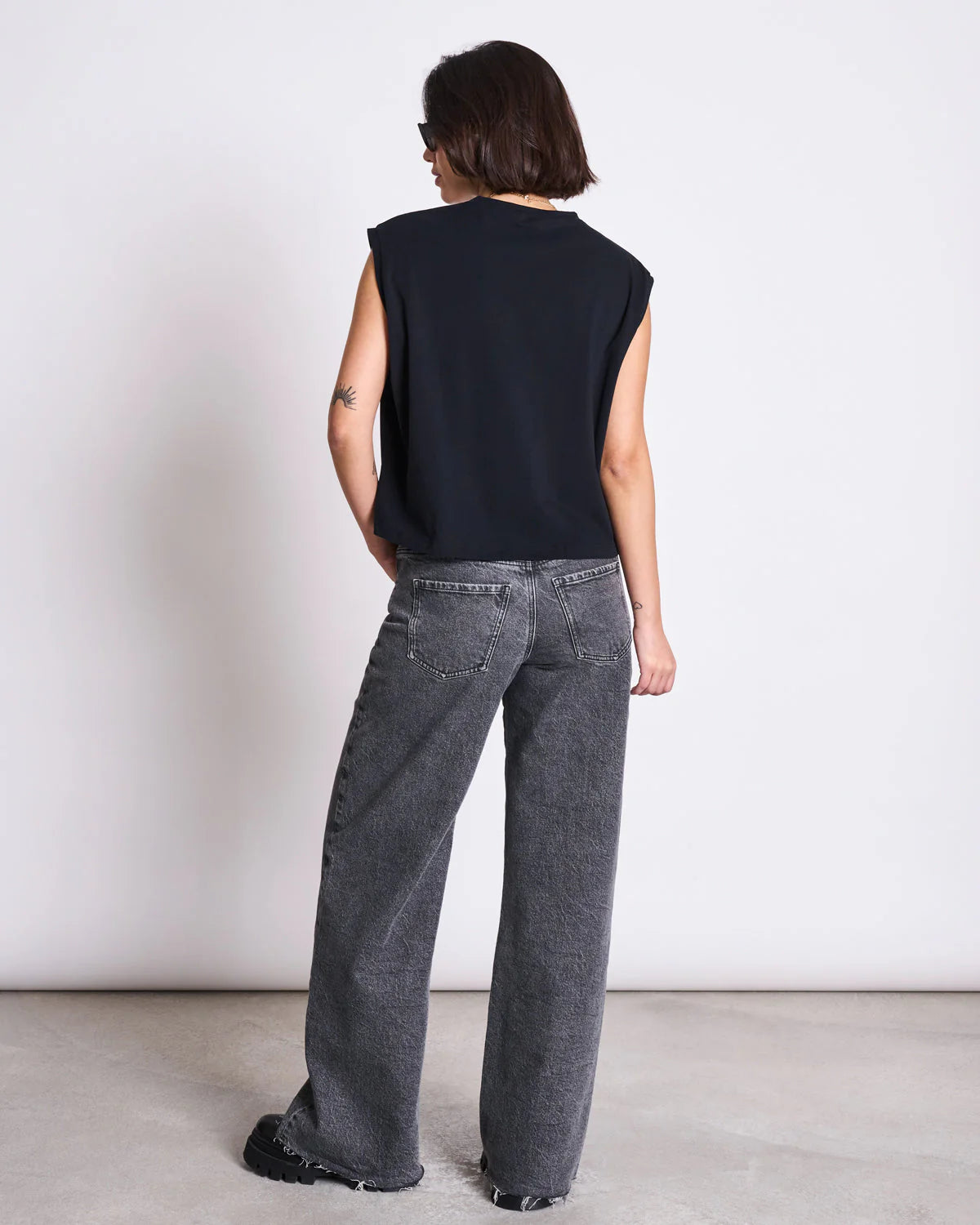 Jan N June - OVAR T-shirt - Black
