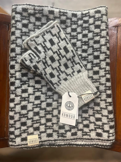Abstract Gloves Grey