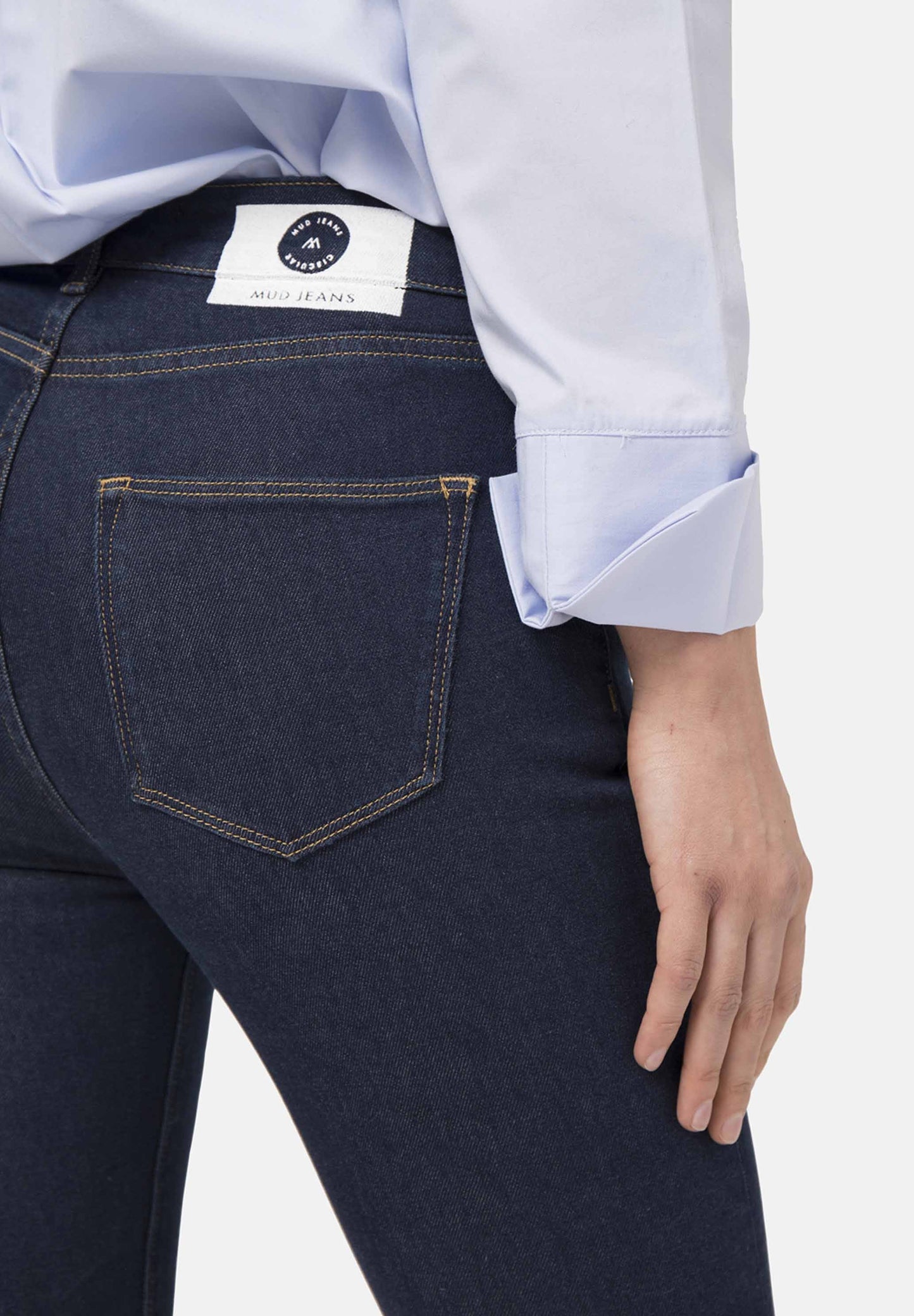 Close-up of back pocket. Products Mud Jeans Skinny Hazen in Strong Blue.